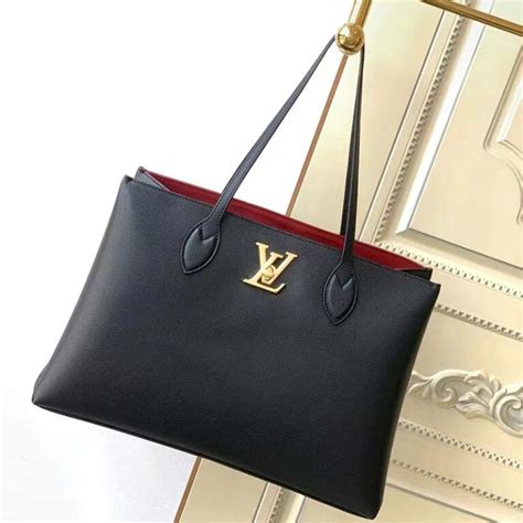 louis vuitton lock me shopper